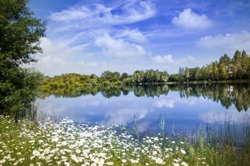 Lake Pochard Holiday Lodges South Cerney Exterior photo